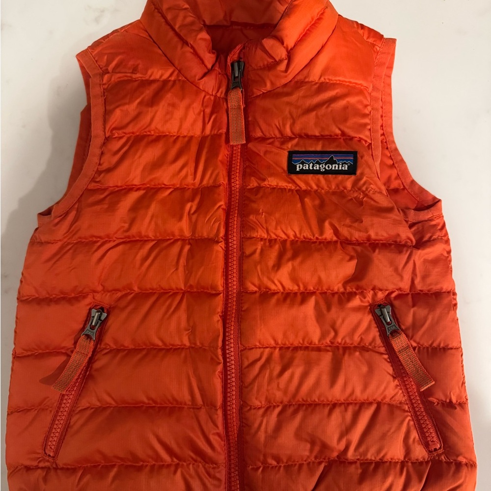 Patagonia vest size 6-12 months